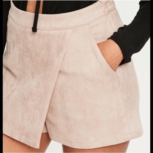 Missguided Pants - 🌿 2/$25!! ATTRACTIVE SUEDE-LIKE SHORTS